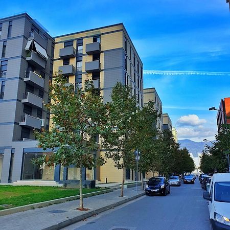 Spacious 2-Bedroom Apartment Near Center Tirana Exteriör bild