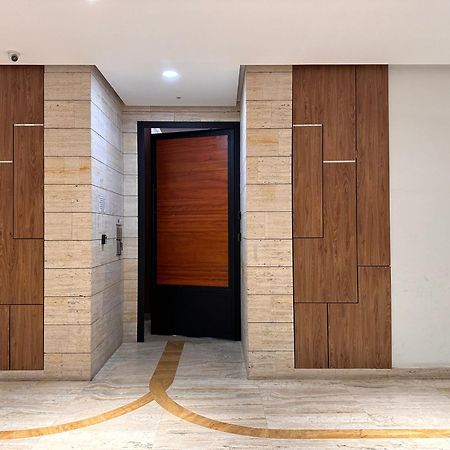 Spacious 2-Bedroom Apartment Near Center Tirana Exteriör bild