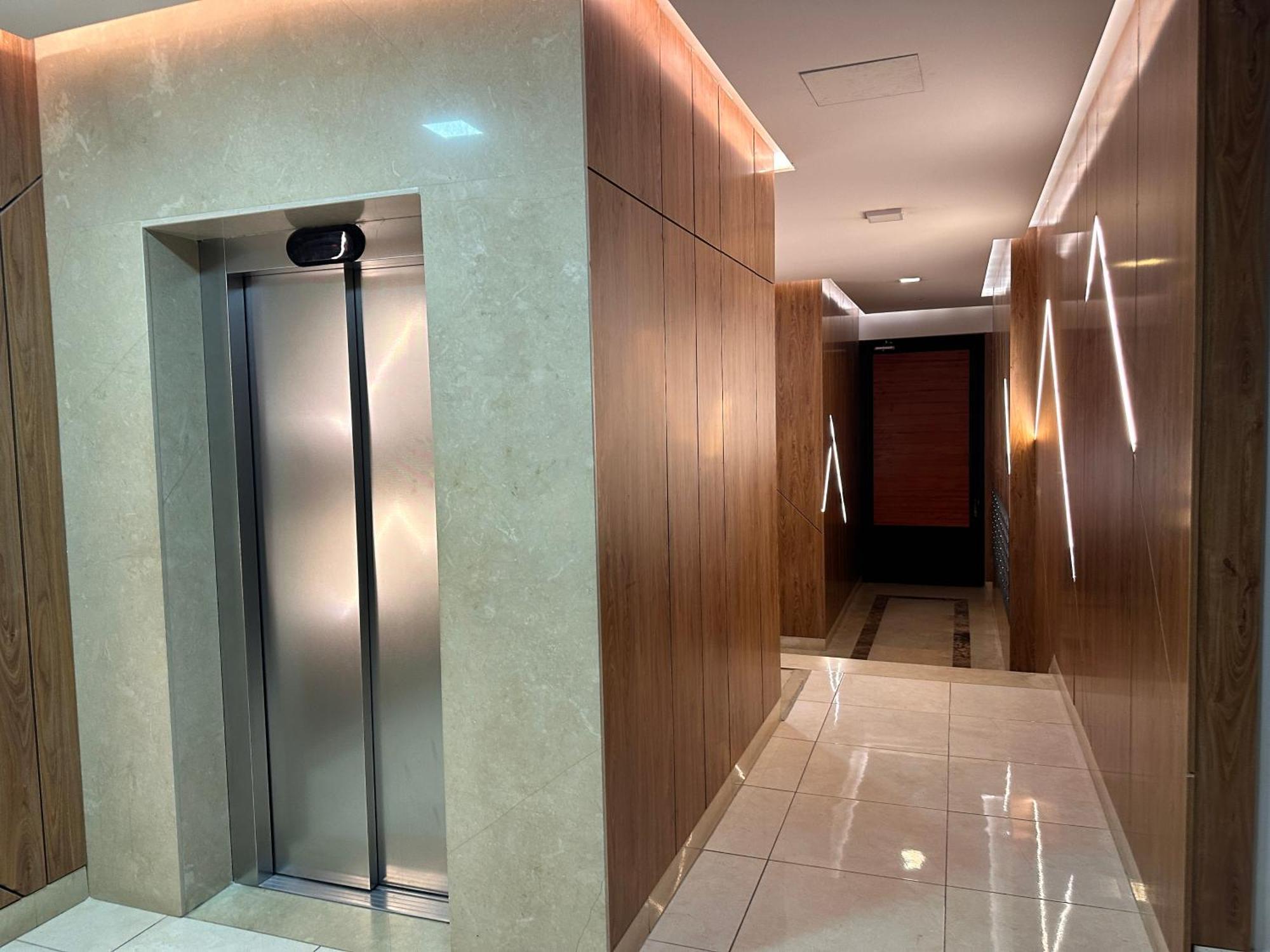 Spacious 2-Bedroom Apartment Near Center Tirana Exteriör bild