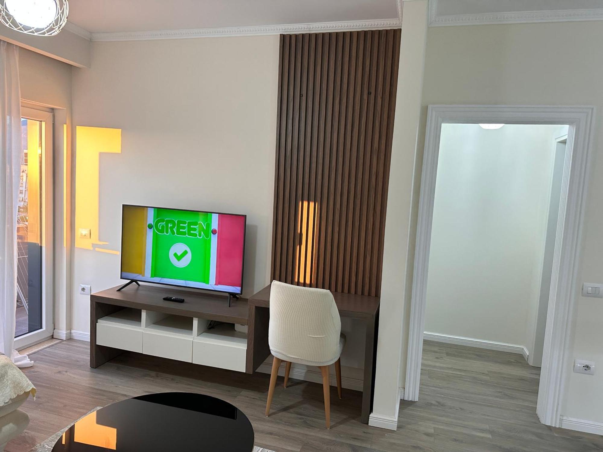 Spacious 2-Bedroom Apartment Near Center Tirana Exteriör bild