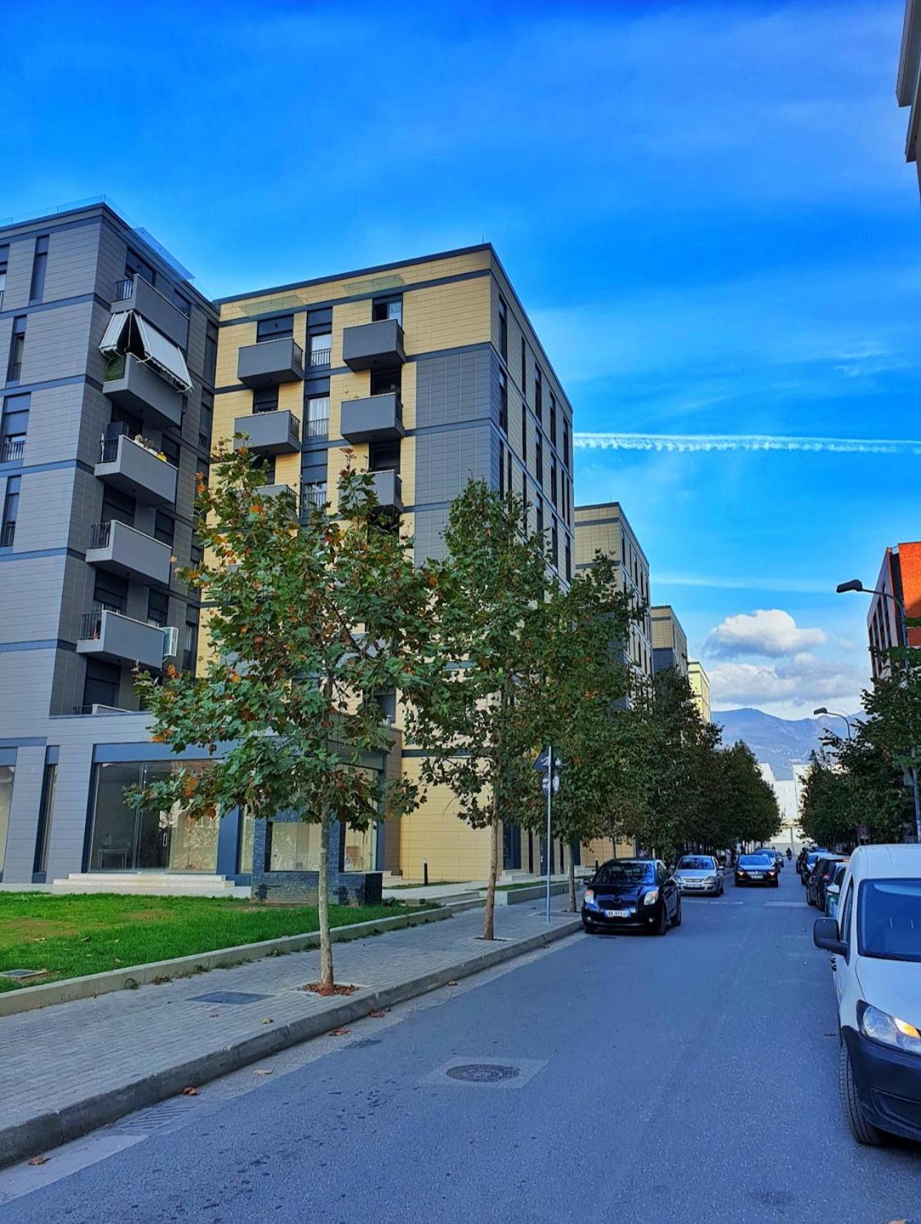 Spacious 2-Bedroom Apartment Near Center Tirana Exteriör bild